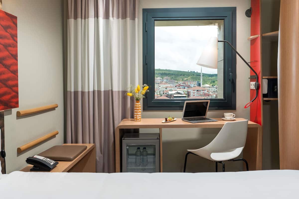 Standard dubbelrum - 1 dubbelsäng | Sängtillbehör av högsta kvalitet och minibar