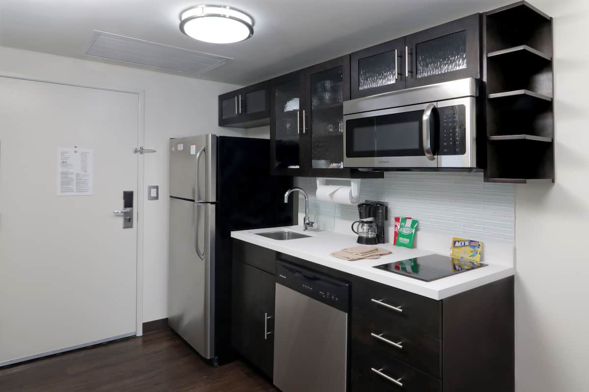 1 bedroom, premium bedding, in-room safe, desk