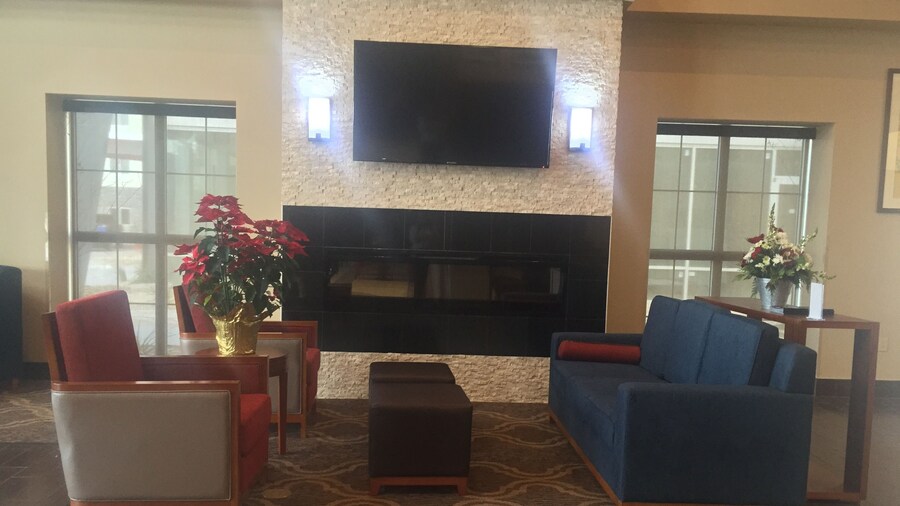 Comfort Suites University