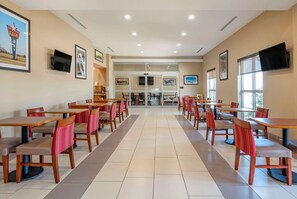 Free daily full breakfast - Comfort Suites University (Lubbock)