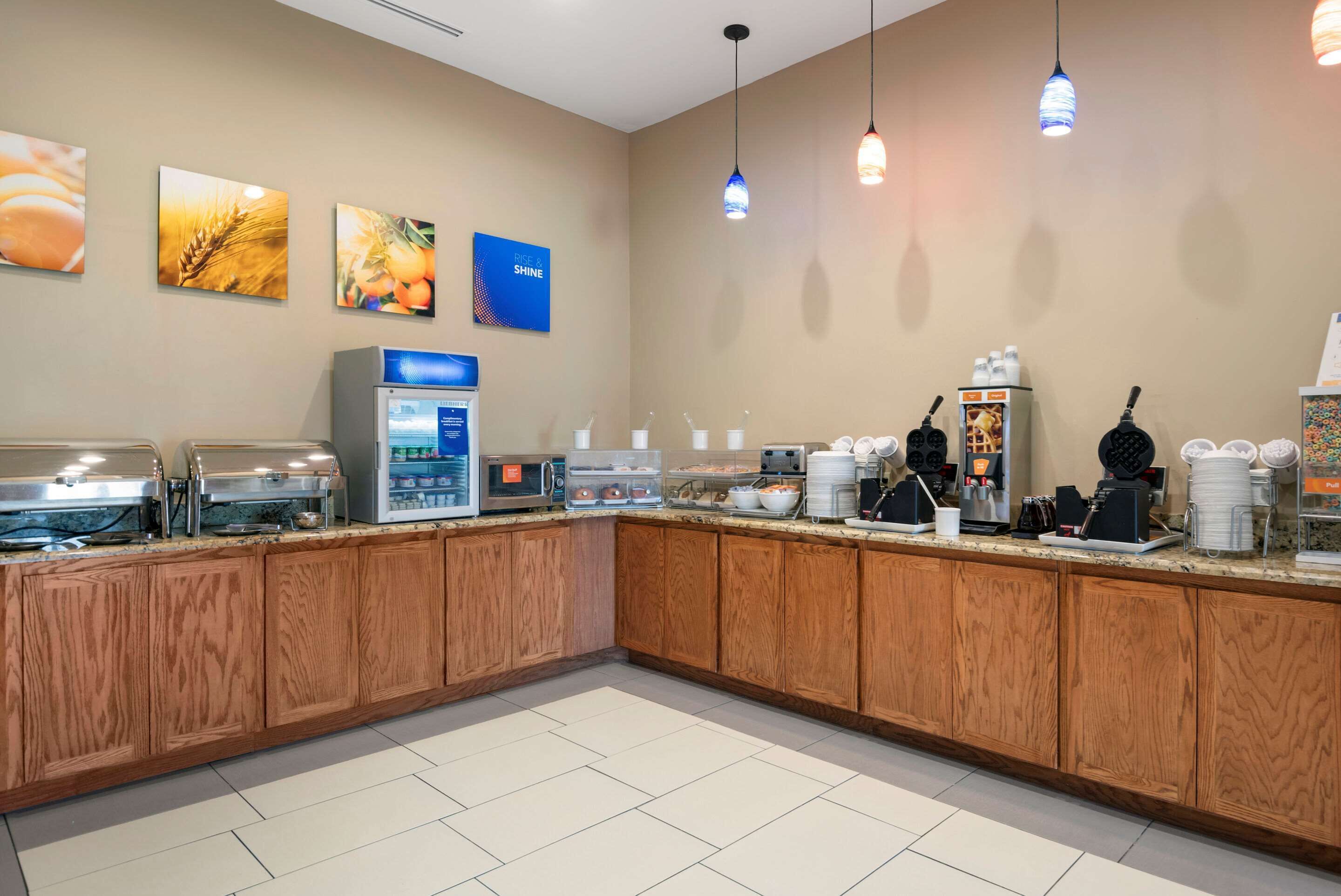 free daily on-the-go breakfast