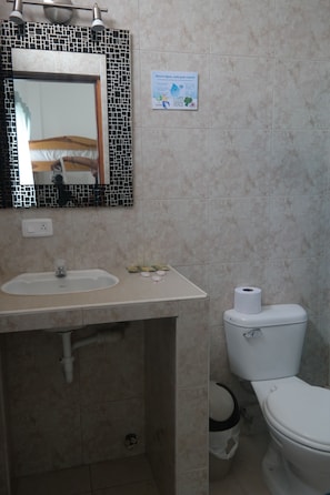 Family Triple Room, Multiple Beds, Non Smoking, Refrigerator | Bathroom