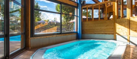 Indoor spa tub