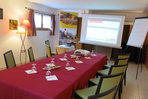 Meeting facility - Hotel Les Peupliers (Baratier)