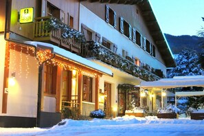 Exterior - Hotel Les Peupliers (Baratier)