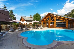 Outdoor pool - Hotel Les Peupliers (Baratier)