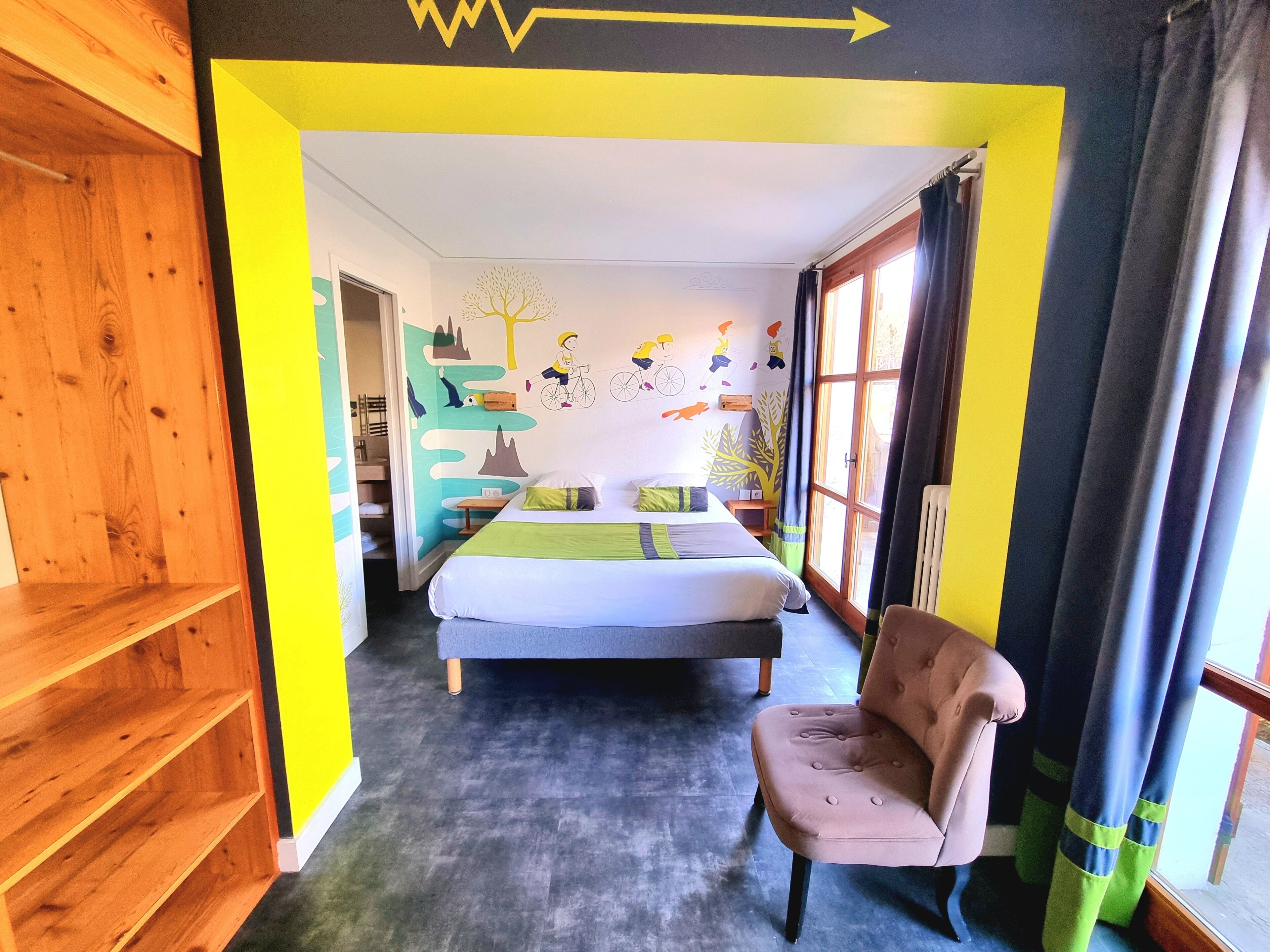 Deluxe tweepersoonskamer, balkon, uitzicht op bergen | Een bureau, verduisterende gordijnen, extra bedden (toeslag)