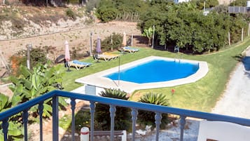 Een seizoensgebonden buitenzwembad