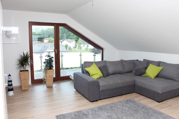 Premium Apartment, 2 Bedrooms, Balcony (Apartment Loeffelstiel) | Living room | Flat-screen TV, iPod dock, MP3 dock - Ferienhaus Lirum Larum Löffelstiel (Edertal)