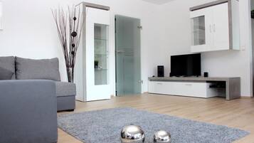 Premium Apartment, 2 Bedrooms, Balcony (Apartment Larum) | Living room