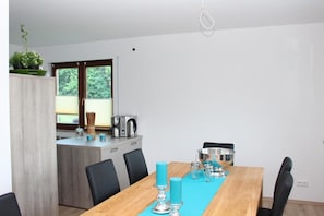 Premium Apartment, 2 Bedrooms, Balcony (Apartment Larum) | In-room dining