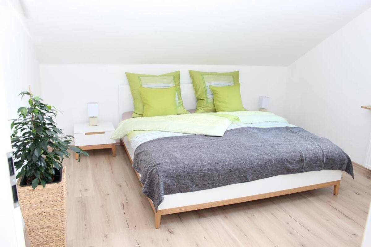 Premium Apartment, 2 Bedrooms, Balcony (Apartment Loeffelstiel) | 2 bilik tidur, peralatan tempat tidur premium, seterika/papan seterika 