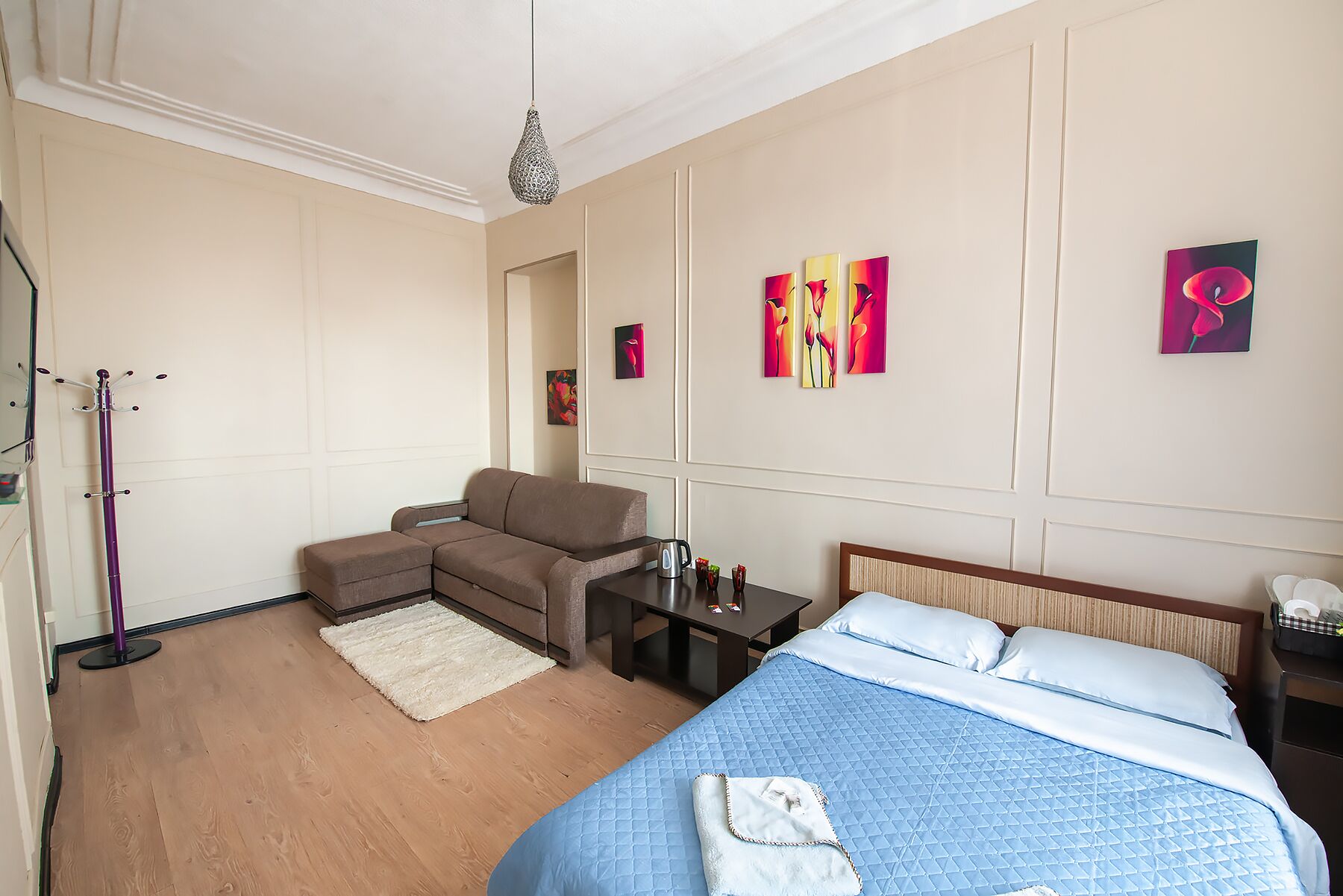 Neljän hengen perhehuone | Pimennysverhot, silitysrauta/-lauta, ilmainen Wi-Fi, vuodevaatteet