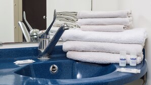 Bathroom - Initial By Balladins Lyon-chanas (Chanas)