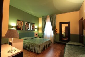 Triple Room | Desk, free WiFi, bed sheets - Tenuta del Vecchio Mulino (Motta de' Conti)