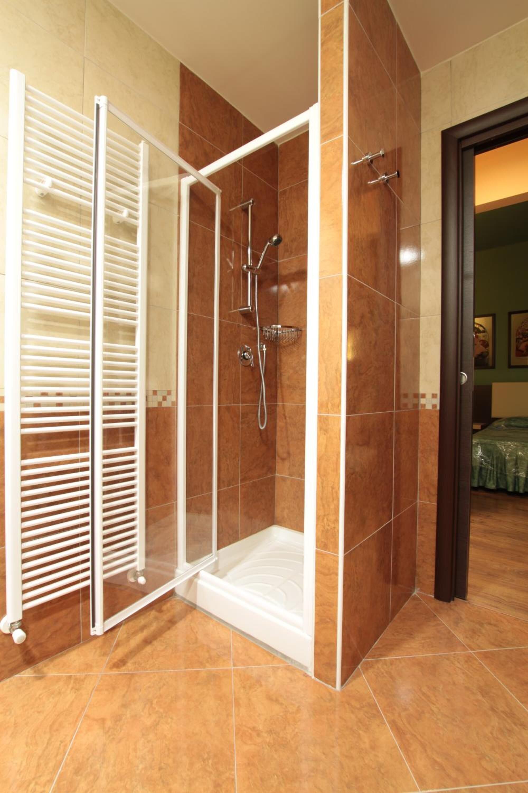 Doccia, asciugacapelli, bidet, asciugamani