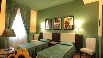 Triple Room | Desk, free WiFi, bed sheets