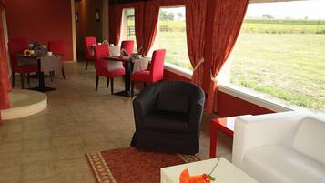 Coin salon dans le hall