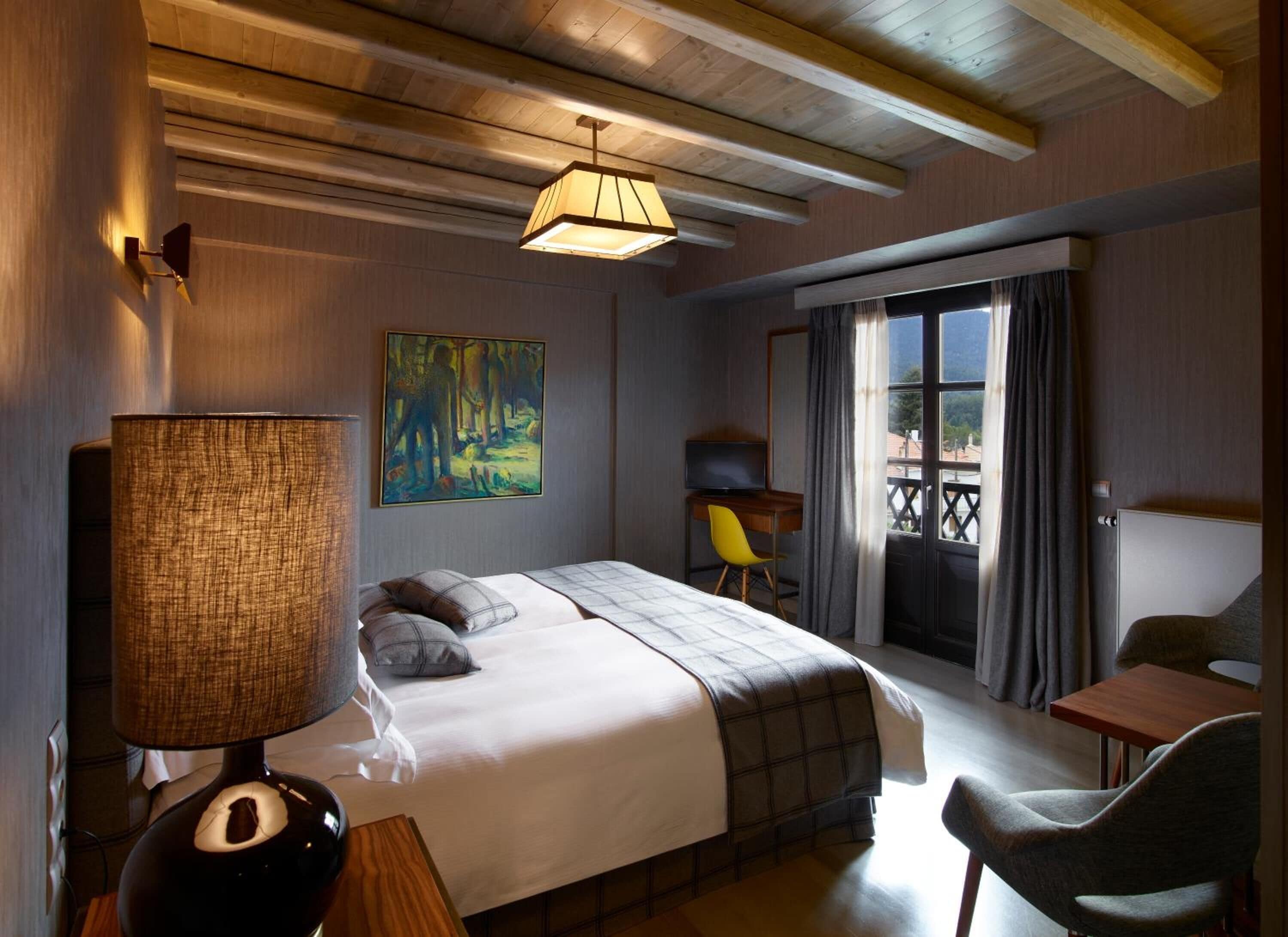 Egyptian cotton sheets, premium bedding, minibar, in-room safe