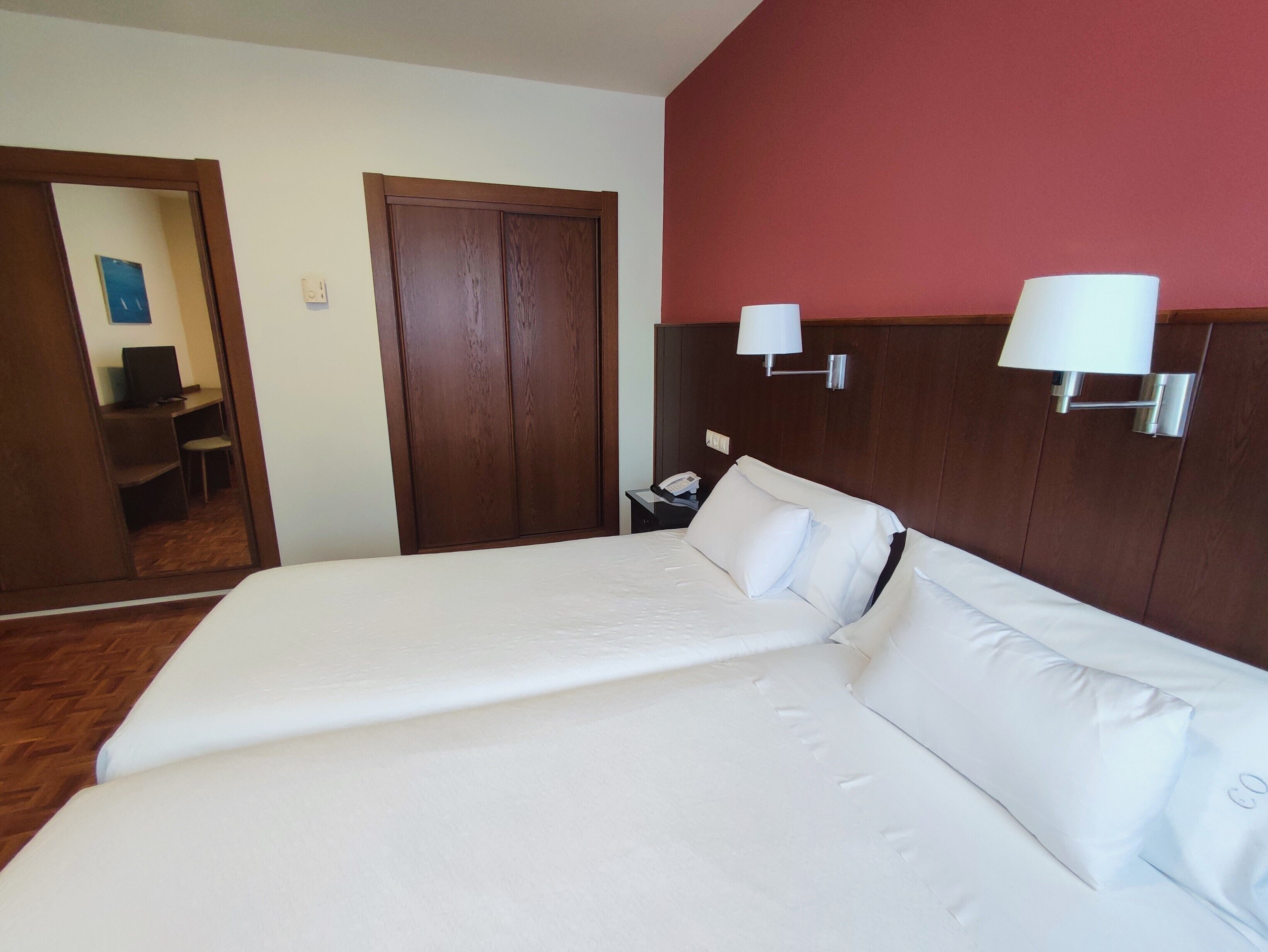 double room | in-room safe, desk, free wifi, bed sheets