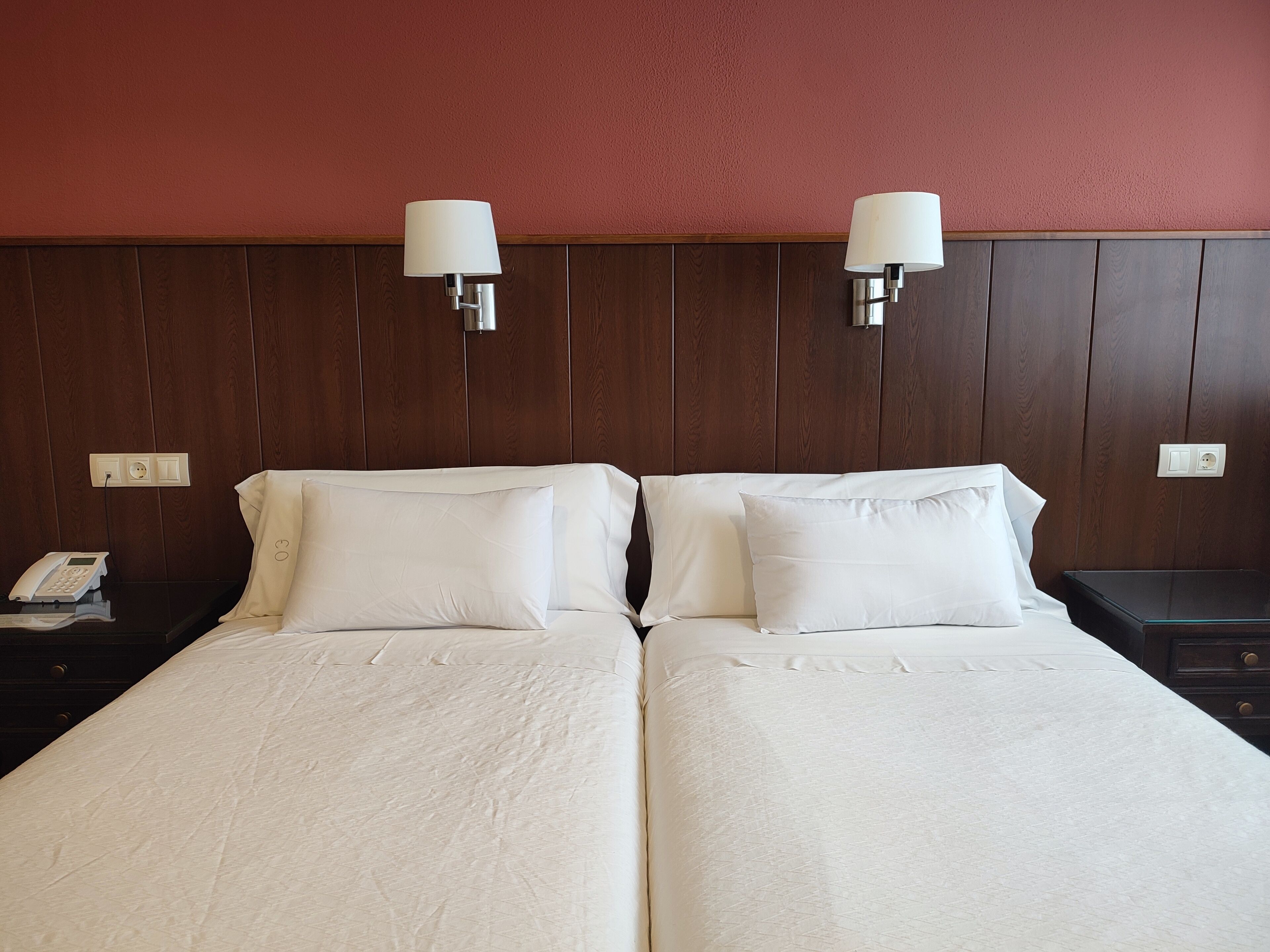 double room | in-room safe, desk, free wifi, bed sheets