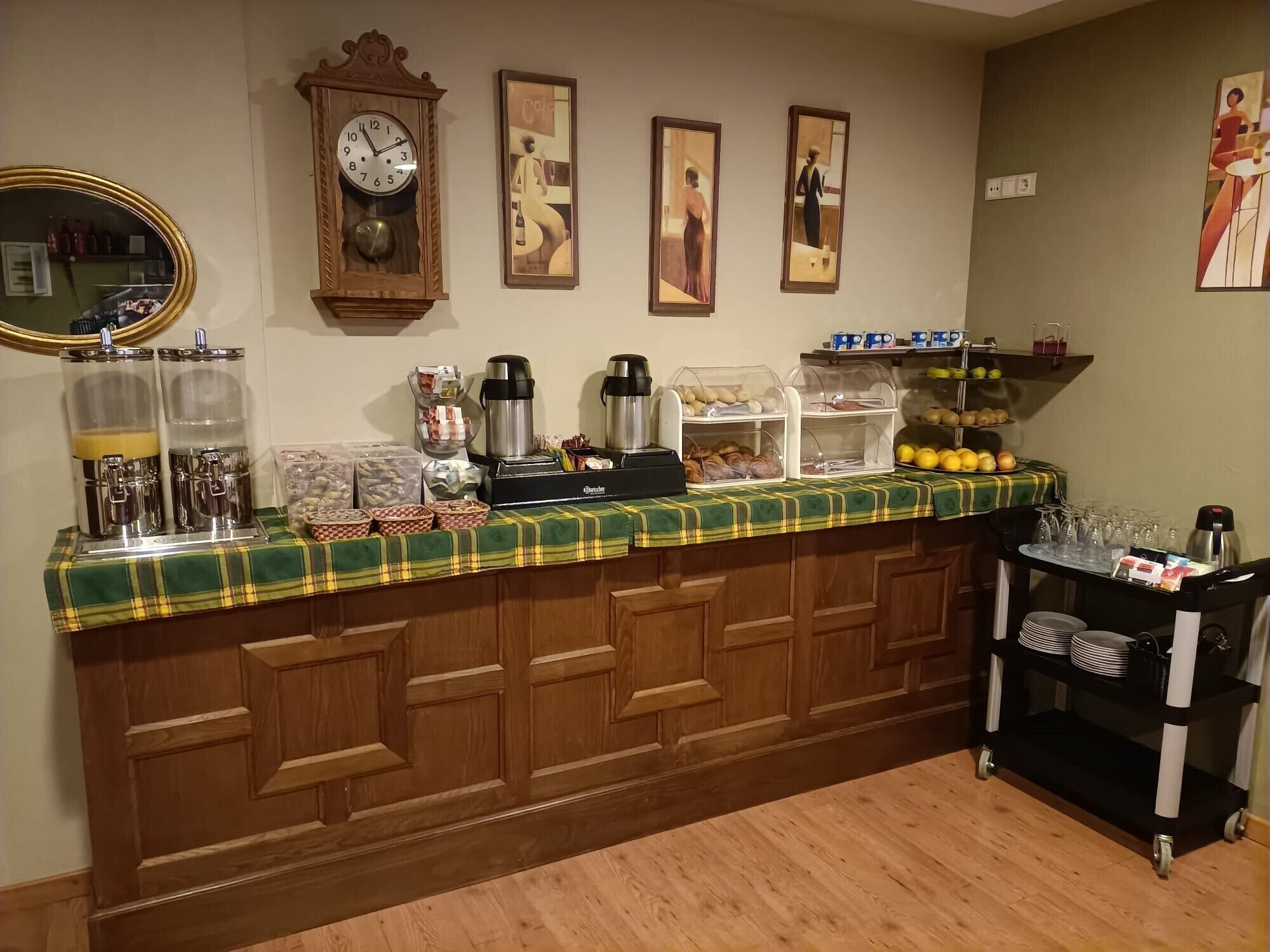 daily continental breakfast (eur 8.50 per person)