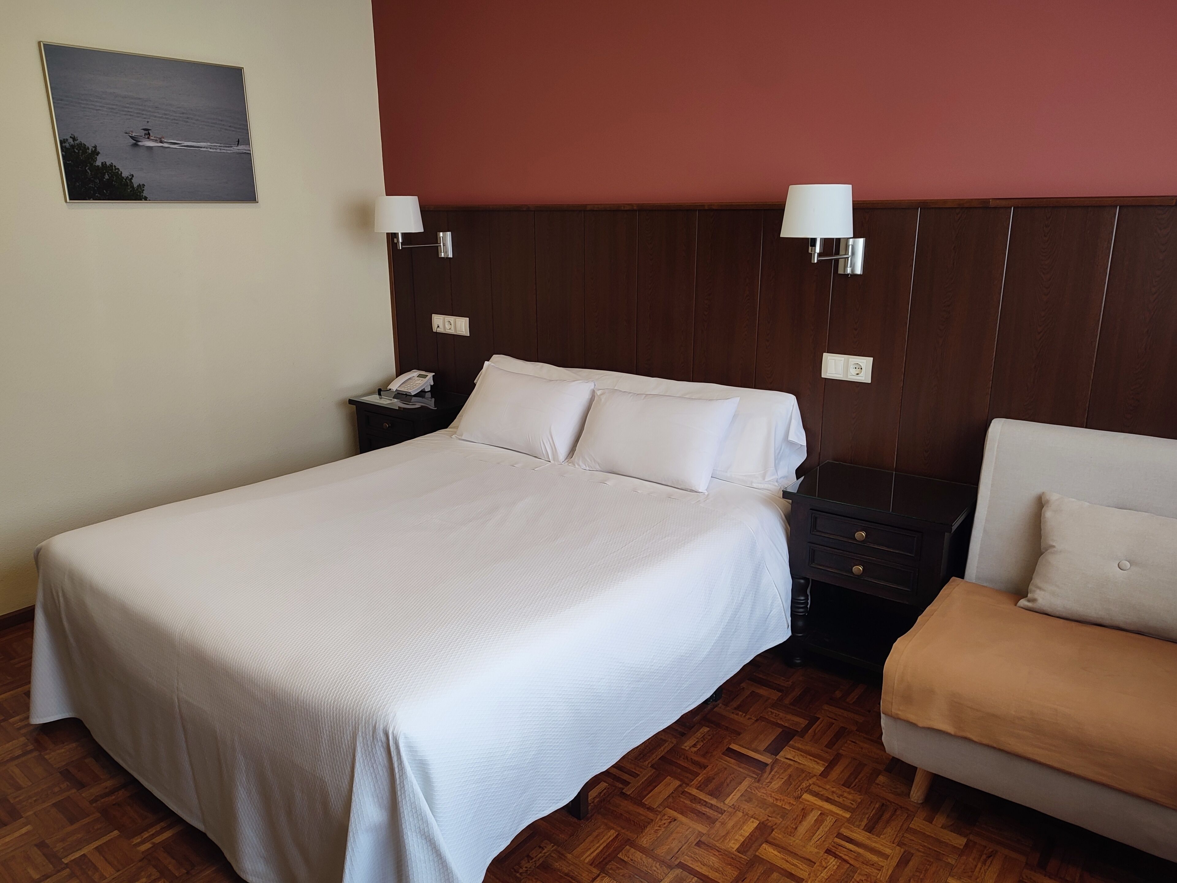 double room | in-room safe, desk, free wifi, bed sheets