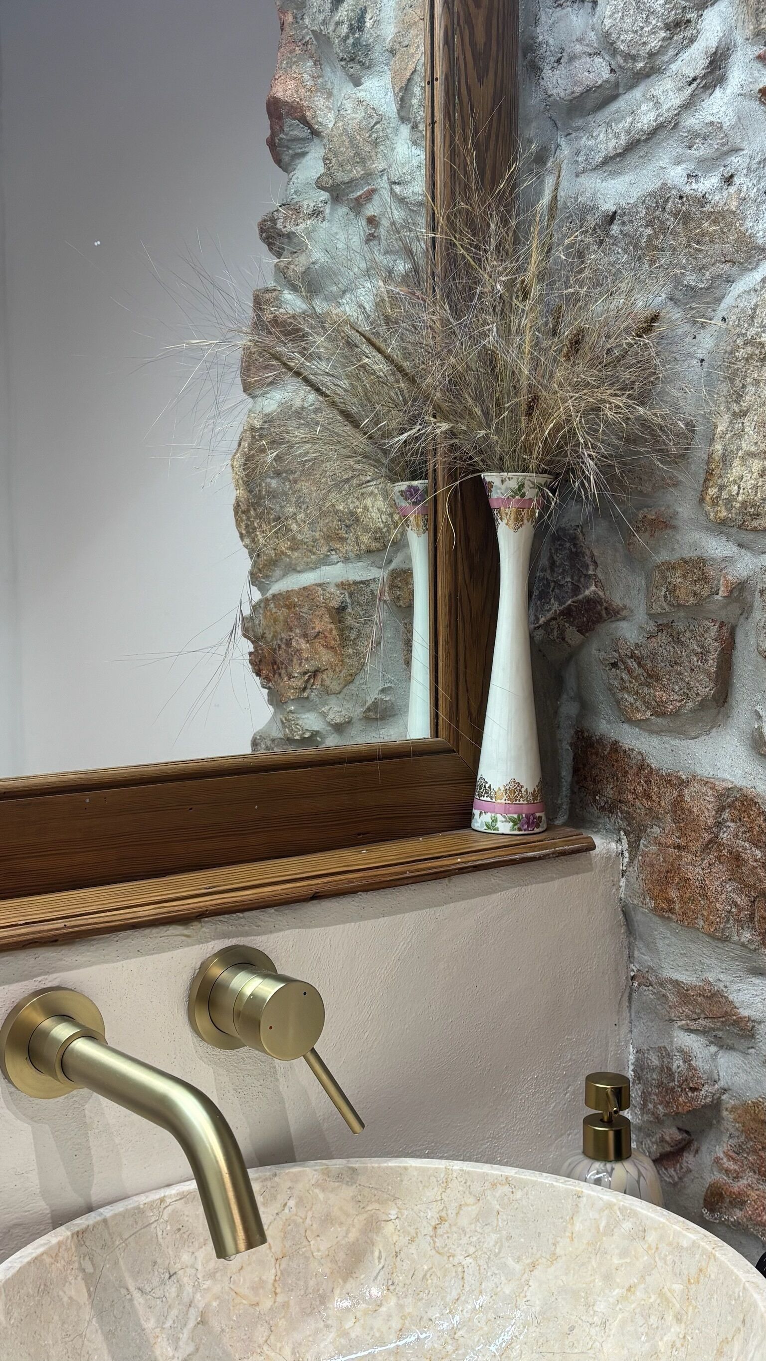 Kahden hengen huone | Kylpyhuone | Suihku, sadesuihkupää, ilmaiset hygieniatuotteet, kylpytakit