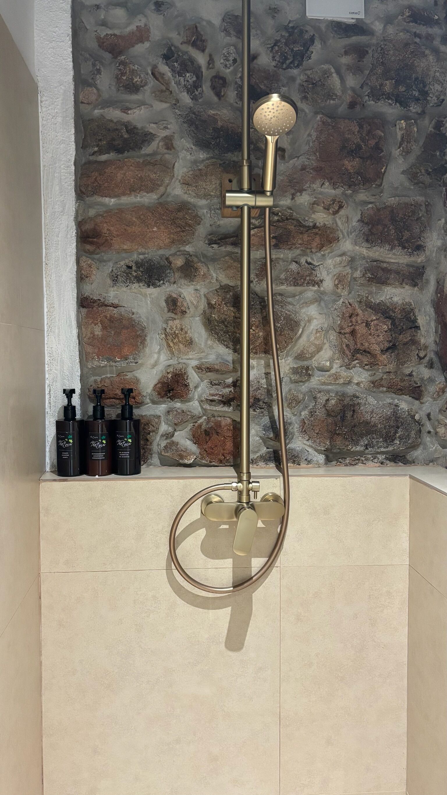 Double Room | Bathroom | Shower, rainfall showerhead, free toiletries, bathrobes