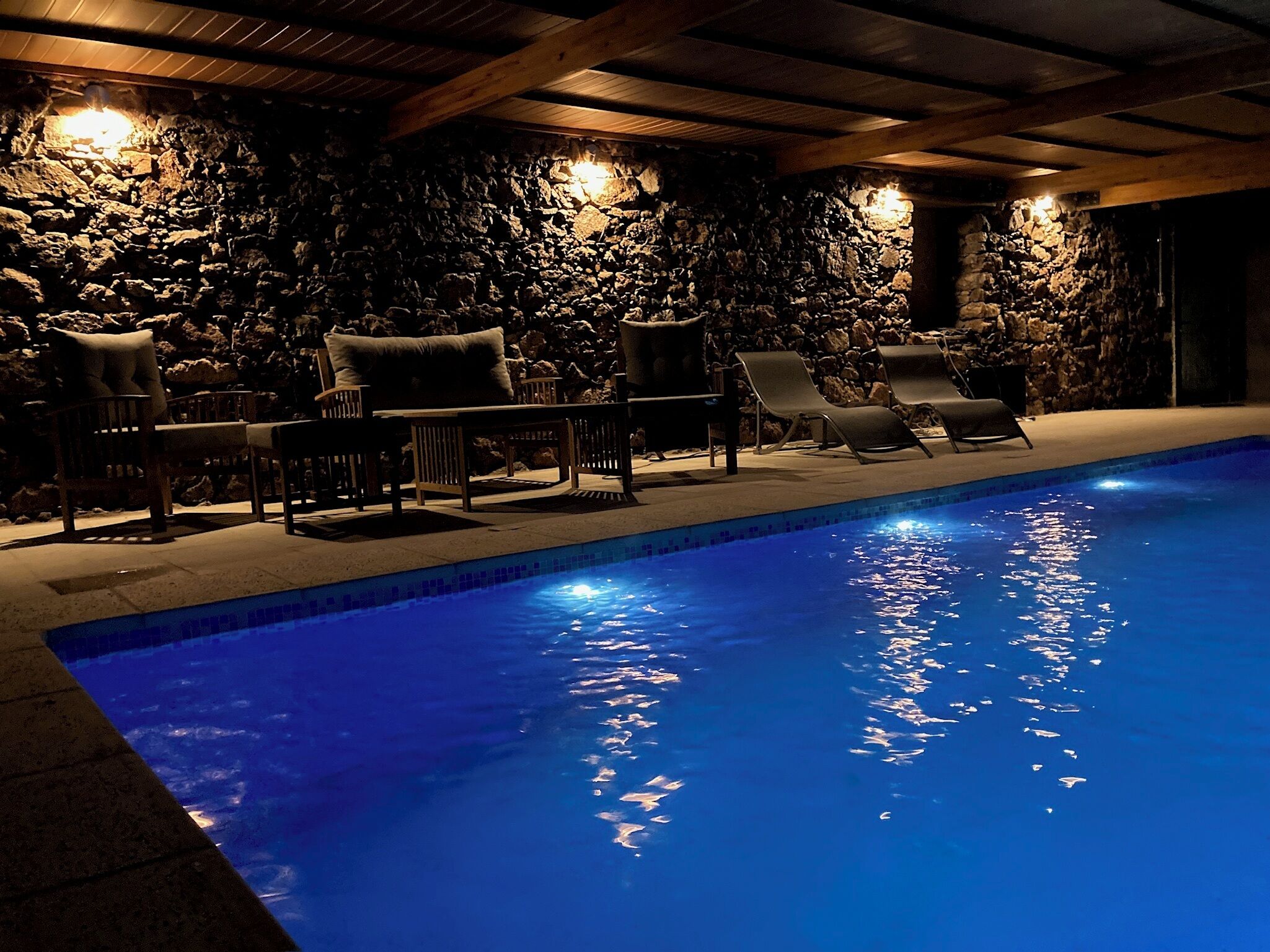 Una piscina cubierta