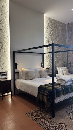 Quadruple Room | Individually decorated, individually furnished, free WiFi, bed sheets. Estancia Los Platanos