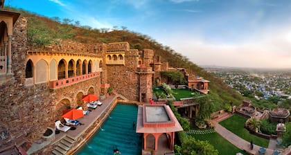Neemrana Fort-Palace
