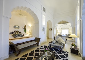 Heritage Royal | Minibar, desk, free WiFi, bed sheets