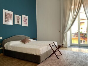 ダブルルーム | セーフティボックス (室内)、デスク、防音設備、WiFi (無料)