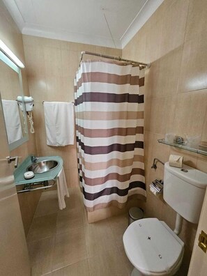 Bathroom - Beira Mar (Angra do Heroismo)