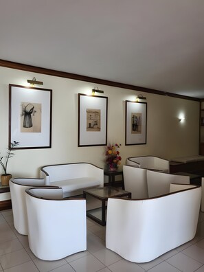Lobby - Hotel Beira Mar (Angra do Heroismo)