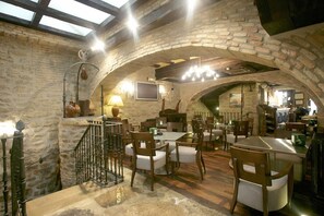 Frukost enligt egen beställning varje dag (EUR 6.50 per person)