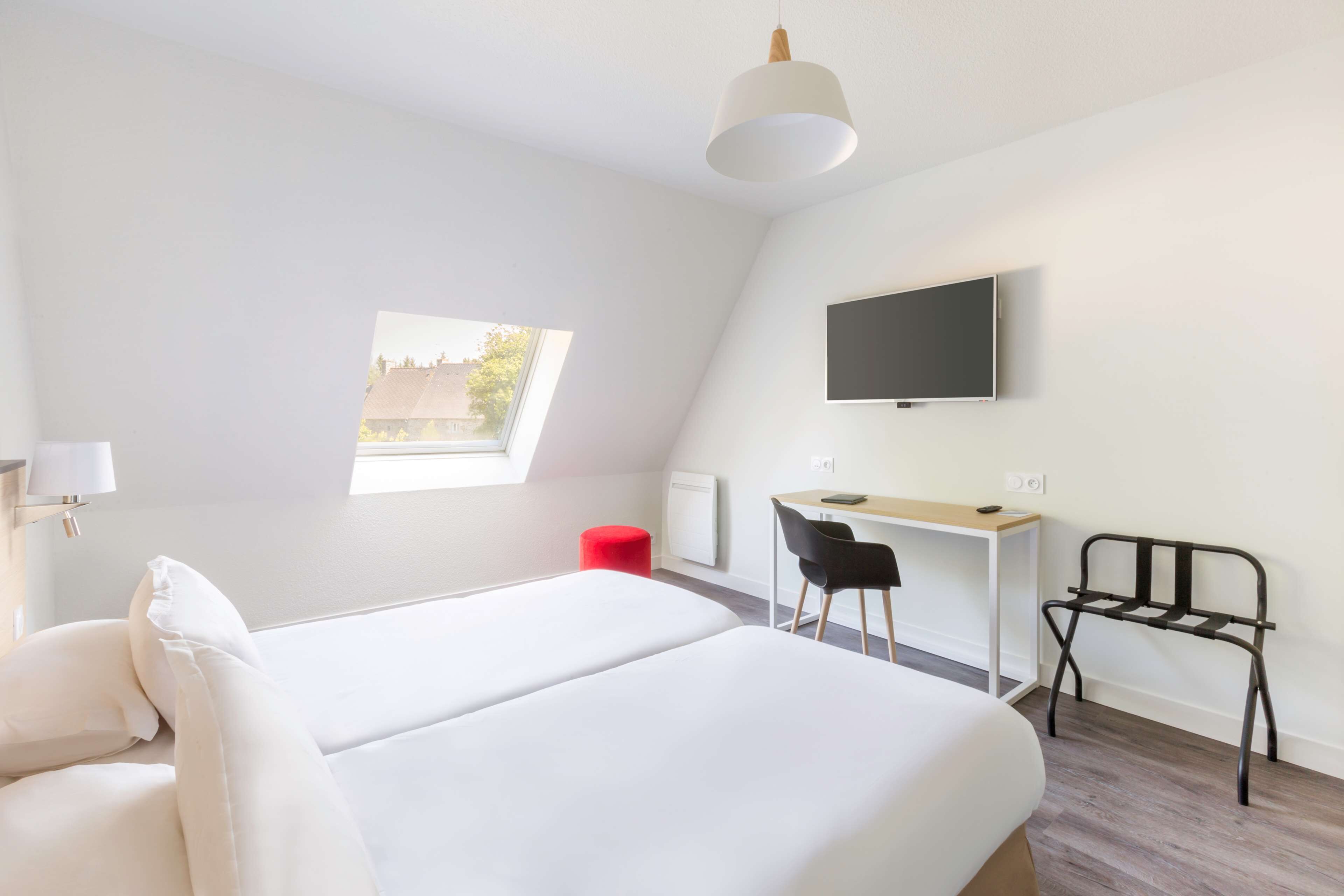 comfort room, 2 single beds, non smoking | 1 bedroom, in-room safe, desk, soundproofing