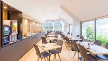 Daily buffet breakfast (EUR 15 per person)