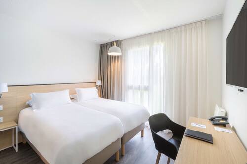 Comfort-Zimmer, 2 Einzelbetten, Nichtraucher | Zimmersafe, Schreibtisch, schallisolierte Zimmer, Bügeleisen/Bügelbrett