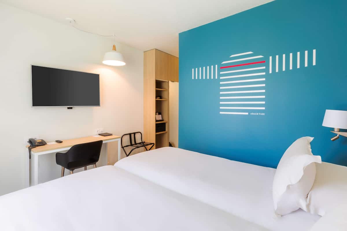 comfort room, 2 single beds, non smoking | bathroom | shower, hair dryer