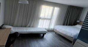 Phòng Superior, nhiều giường, không hút thuốc | Két bảo mật tại phòng, bàn, phòng cách âm, bàn ủi/dụng cụ ủi quần áo 