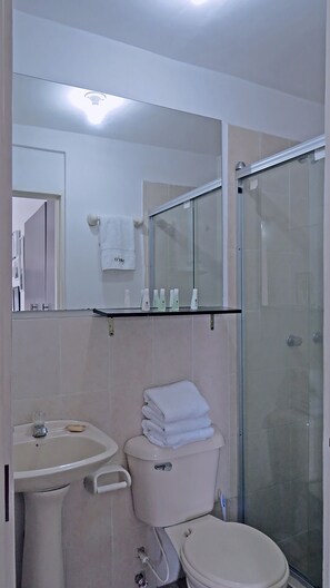 Shower, free toiletries, towels