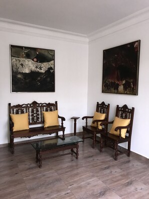 Interior detail - Larq'a Park Rooms (Lima)