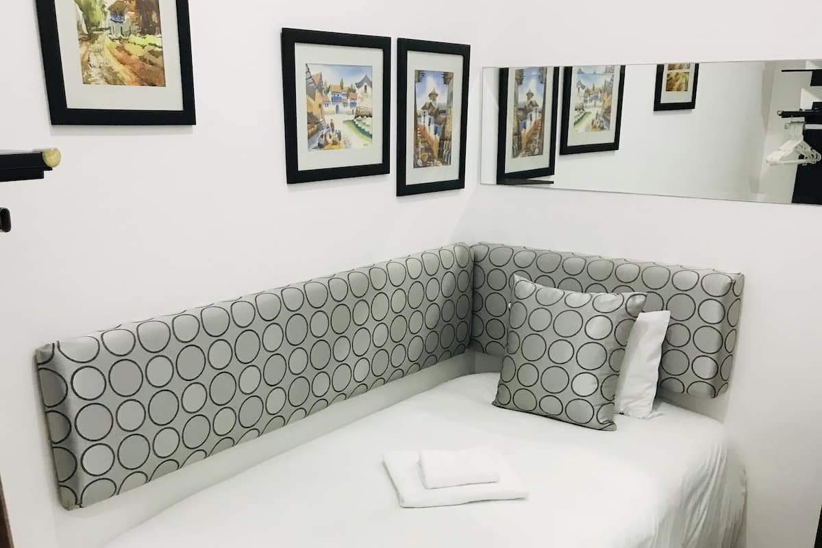 Deluxe Single Room