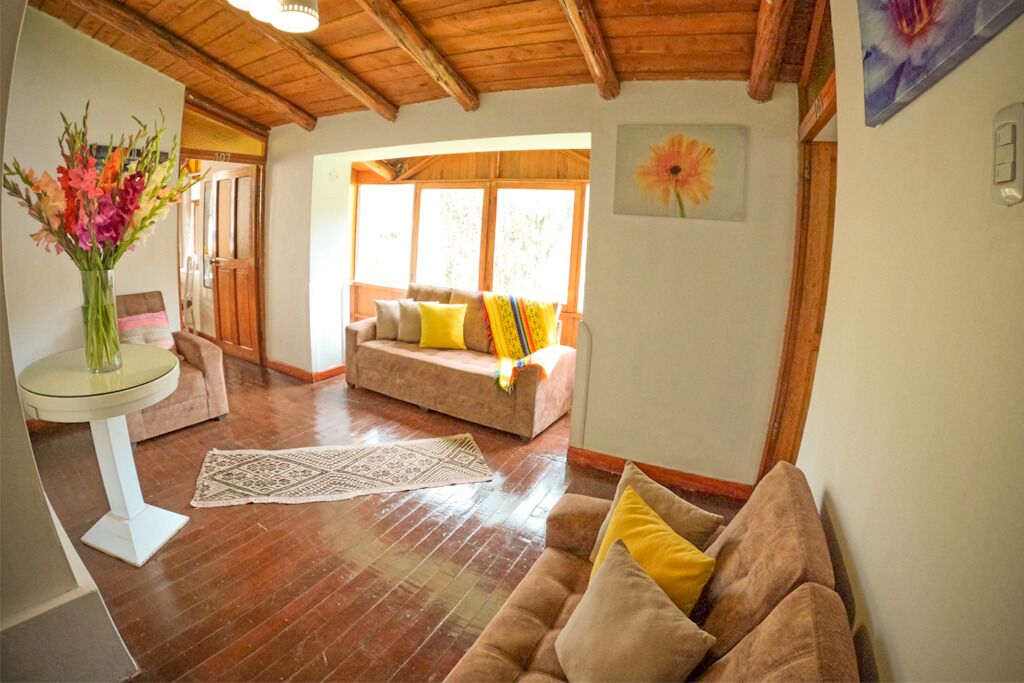 House, 2 Bedrooms | Living area | 21-inch flat-screen TV with cable channels, TV