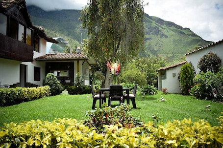 ํ์ฐ์ค, ์นจ์ค 2๊ฐ | ํ
๋ผ์ค/ํํฐ์ค