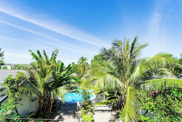 Minibar, in-room safe, desk, blackout curtains