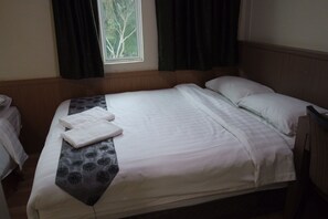 Desk, iron/ironing board, free WiFi - Home Hotel Labuan (Labuan)