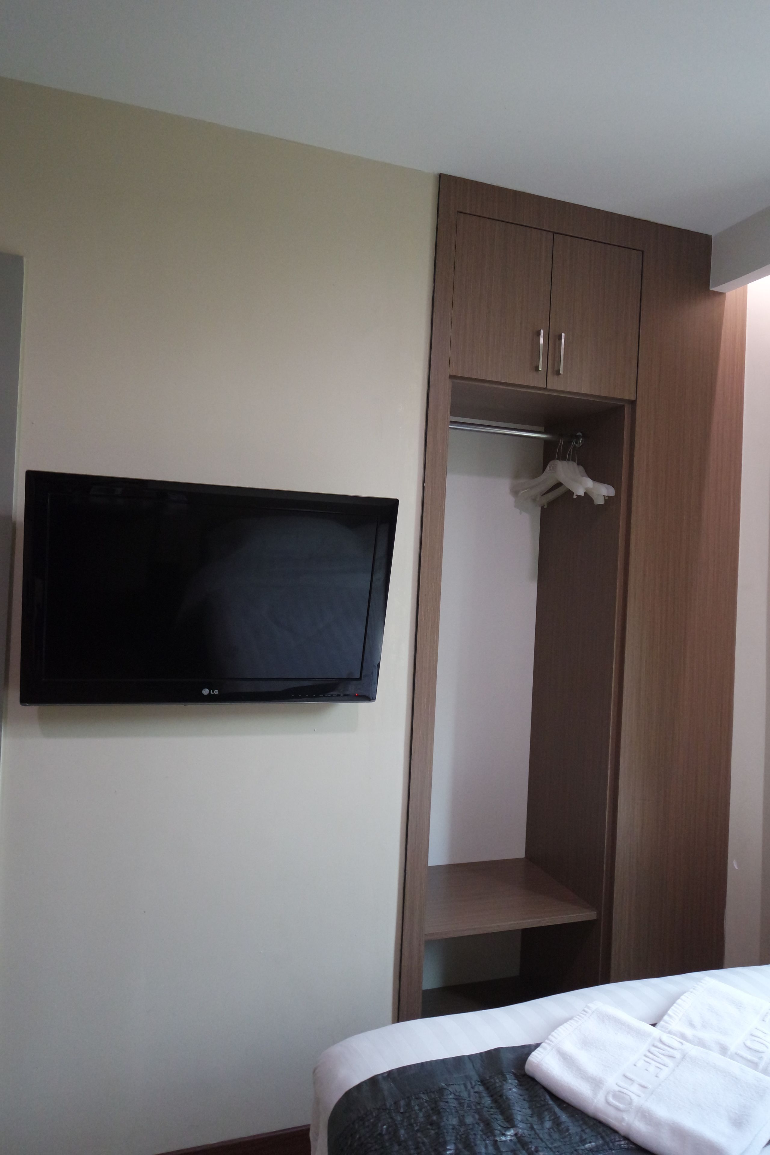 deluxe room | desk, iron/ironing board, free wifi